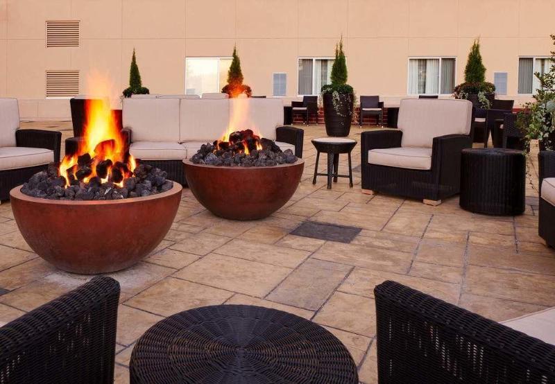 هتل Courtyard Fort Wayne Downtown At Grand Wayne Convention Center