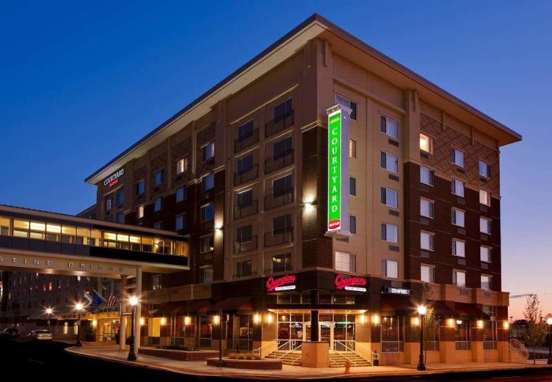 هتل Courtyard Fort Wayne Downtown At Grand Wayne Convention Center