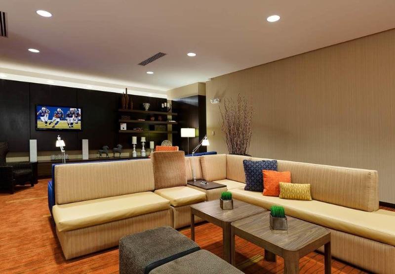 فندق Courtyard Fort Wayne Downtown At Grand Wayne Convention Center