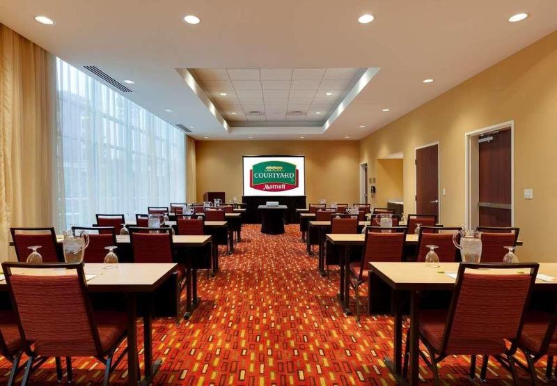 هتل Courtyard Fort Wayne Downtown At Grand Wayne Convention Center