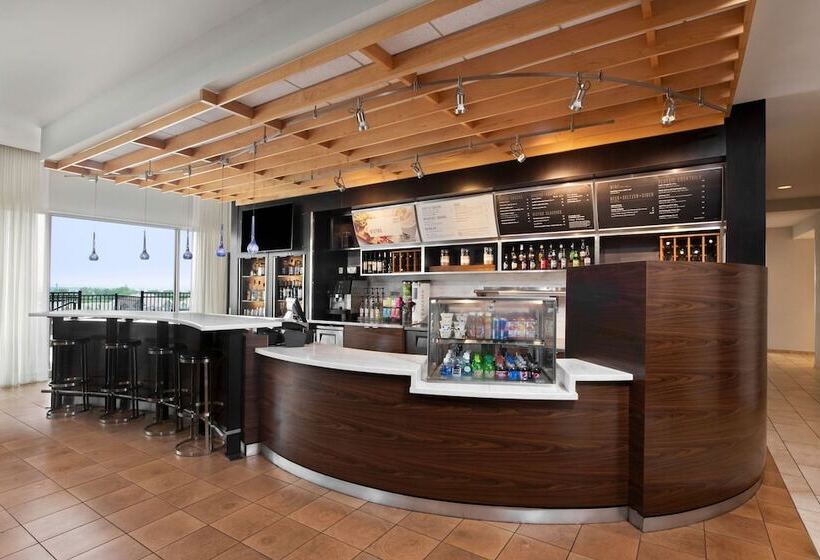 فندق Courtyard Kansas City At Briarcliff