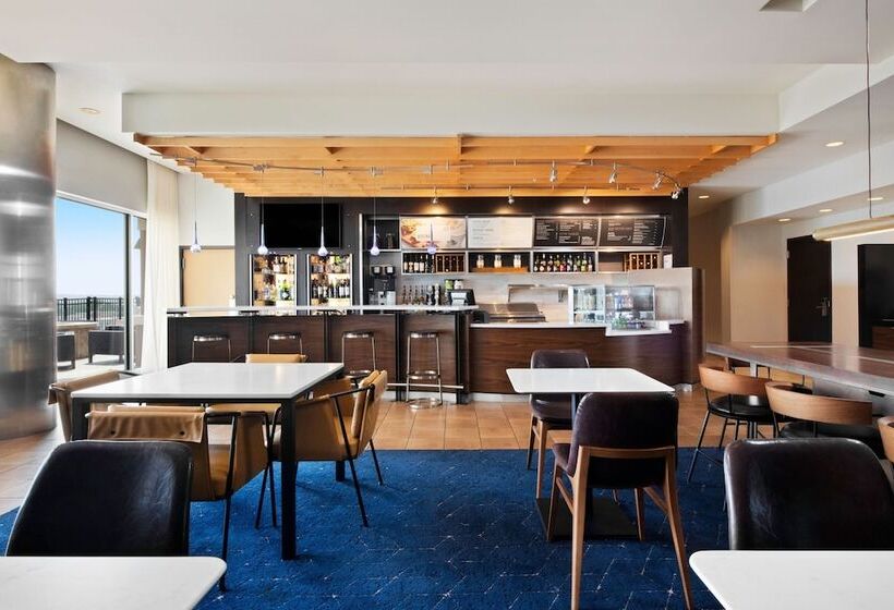فندق Courtyard Kansas City At Briarcliff