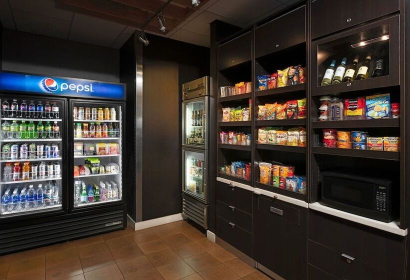 فندق Courtyard Kansas City At Briarcliff