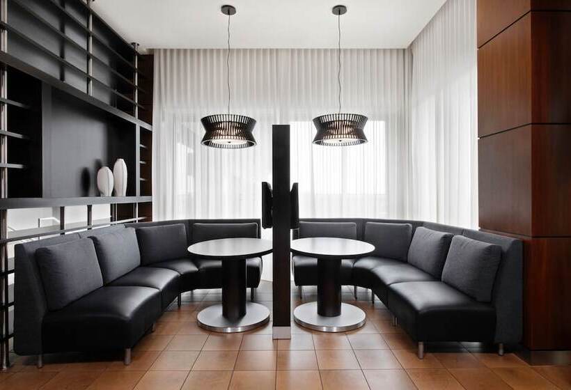 فندق Courtyard Kansas City At Briarcliff