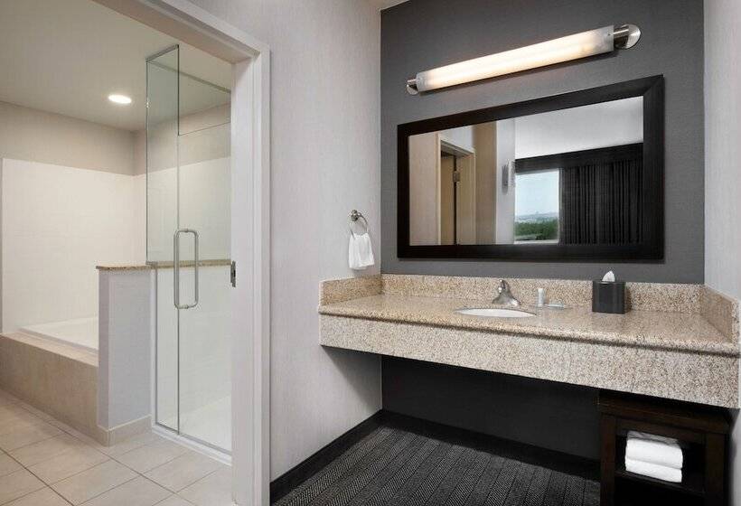 فندق Courtyard Kansas City At Briarcliff