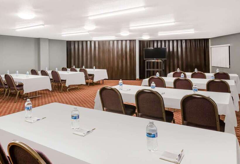 Отель Days Inn By Wyndham West Des Moines