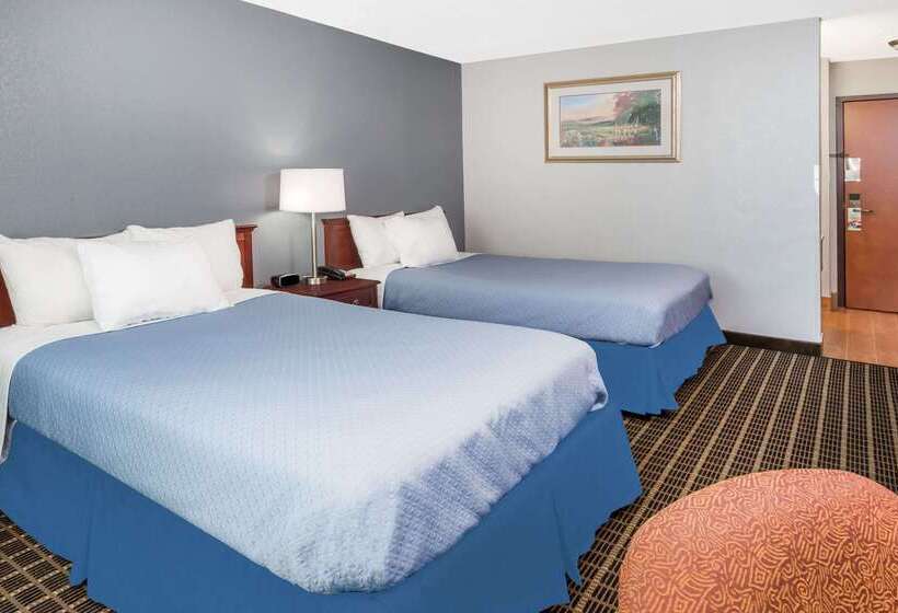 Отель Days Inn By Wyndham West Des Moines