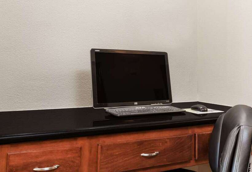 酒店 Days Inn & Suites By Wyndham Marquez