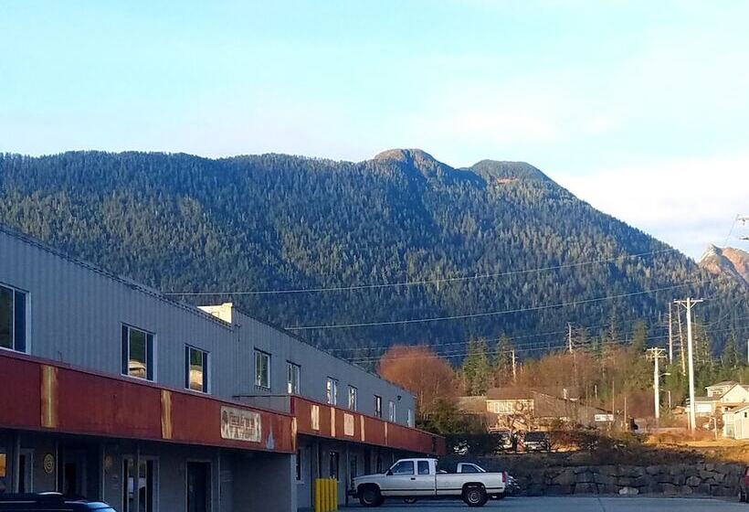 فندق Eagle Bay Inn