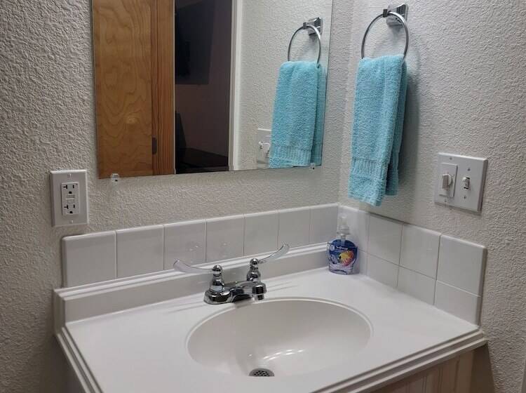 فندق Eagle Bay Inn