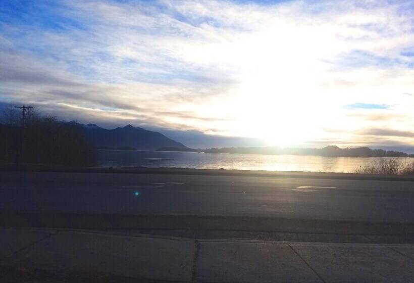 فندق Eagle Bay Inn