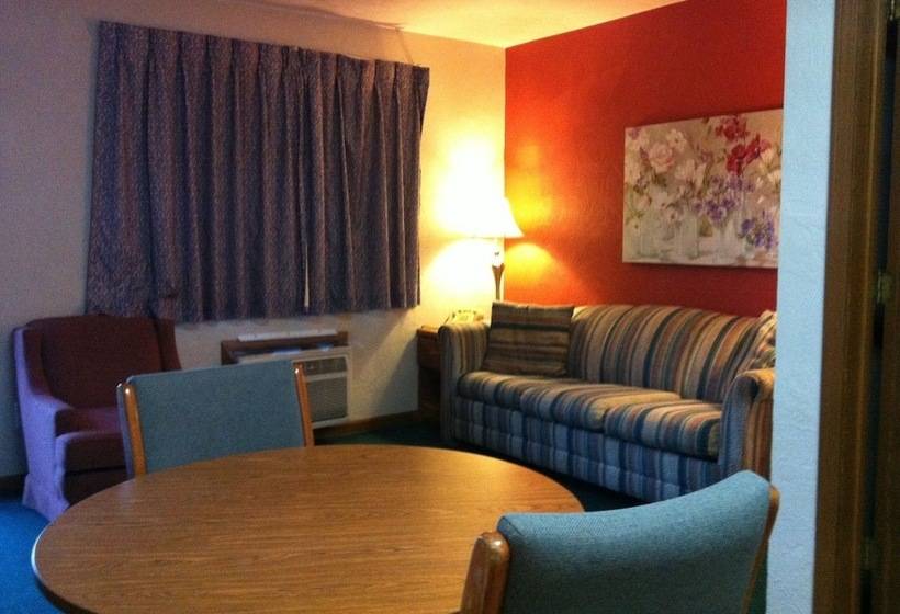 בית מלון כפרי East Street Inn & Suites