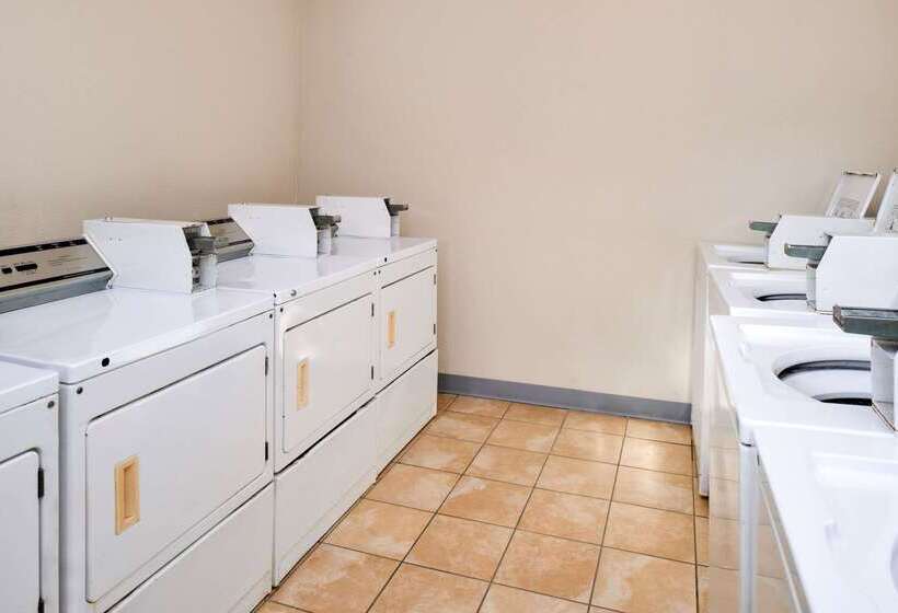 Отель Econo Lodge Inn & Suites Port Arthur Near Sabine Pass