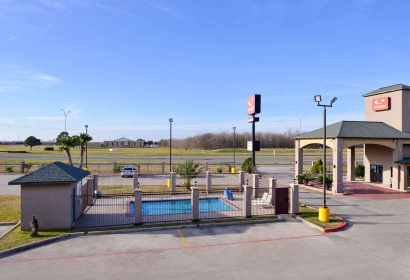 Отель Econo Lodge Inn & Suites Port Arthur Near Sabine Pass