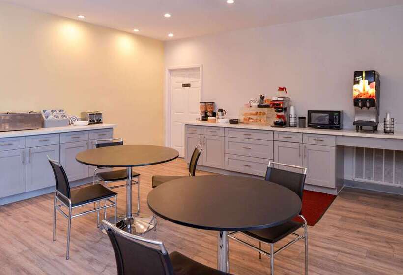 Отель Econo Lodge Inn & Suites Port Arthur Near Sabine Pass