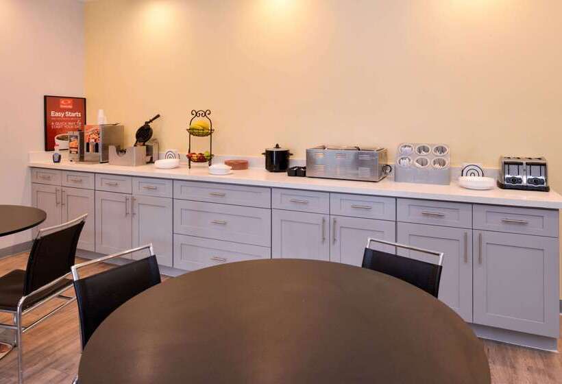 Отель Econo Lodge Inn & Suites Port Arthur Near Sabine Pass