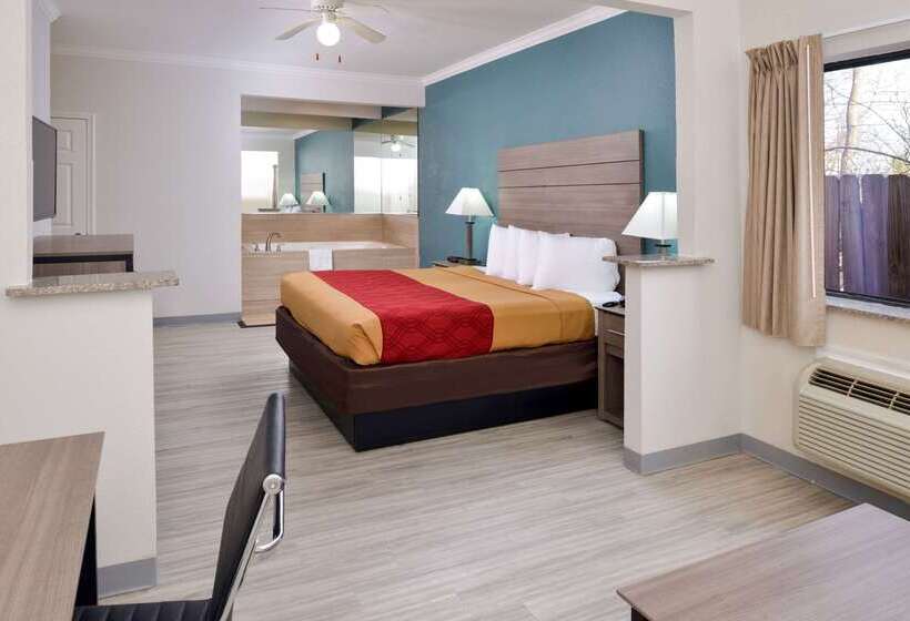 Отель Econo Lodge Inn & Suites Port Arthur Near Sabine Pass