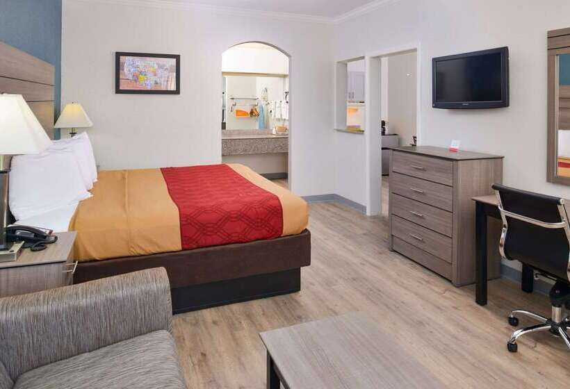 Отель Econo Lodge Inn & Suites Port Arthur Near Sabine Pass
