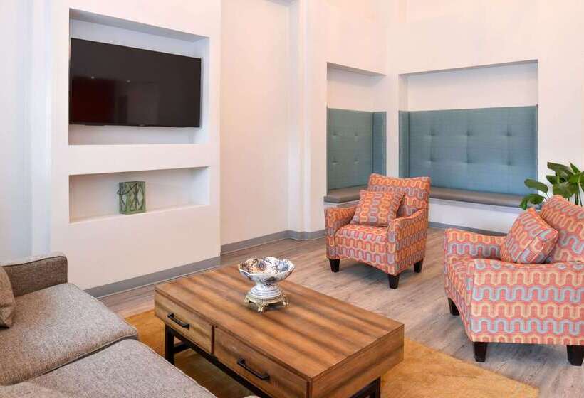 Отель Econo Lodge Inn & Suites Port Arthur Near Sabine Pass