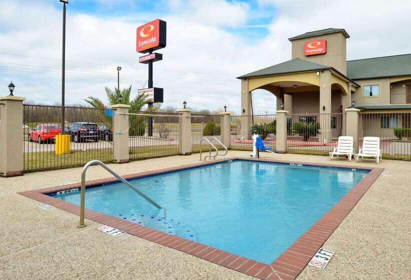 Отель Econo Lodge Inn & Suites Port Arthur Near Sabine Pass