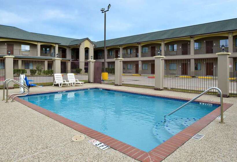 Отель Econo Lodge Inn & Suites Port Arthur Near Sabine Pass