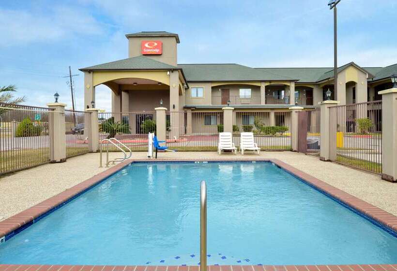 Отель Econo Lodge Inn & Suites Port Arthur Near Sabine Pass