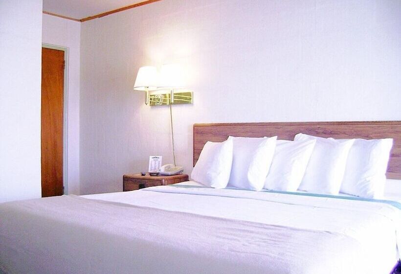 בית מלון כפרי Economy Inn Chillicothe