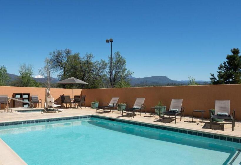 فندق Fairfield Inn & Suites Redding