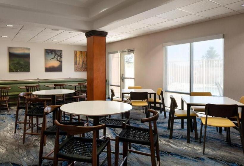 فندق Fairfield Inn & Suites Redding