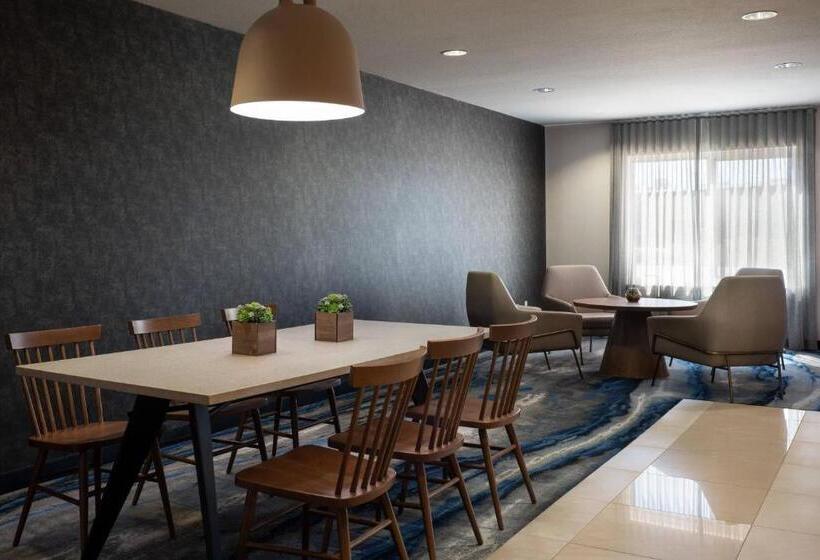 فندق Fairfield Inn & Suites Redding