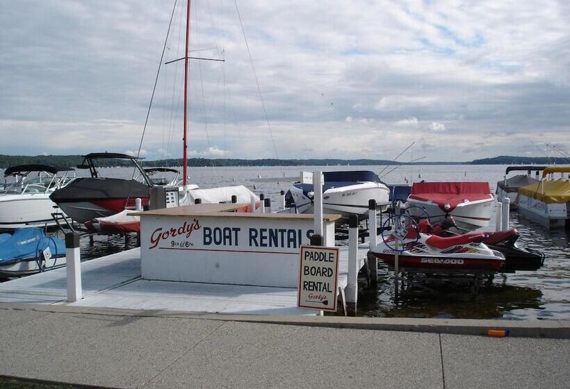 فندق Fontana Village Inn