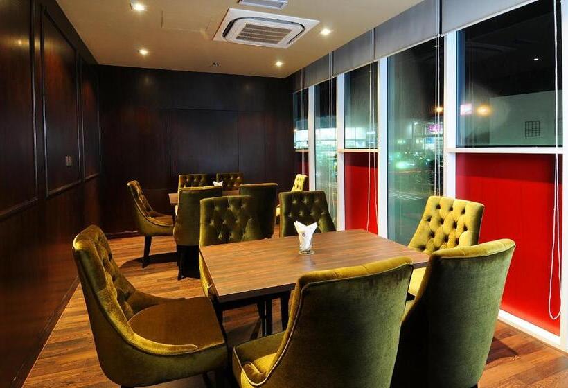 בית מלון כפרי Granada Johor Bahru