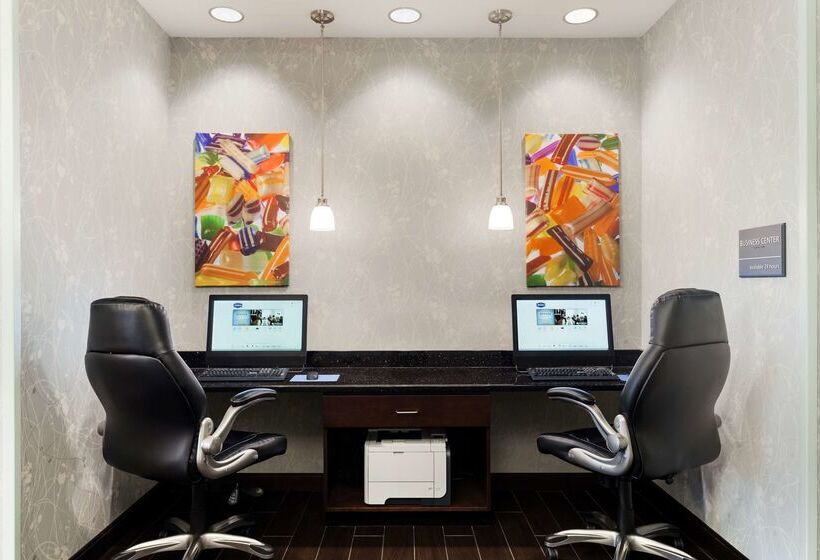 Отель Hampton Inn & Suites Hershey Near The Park