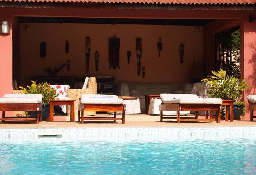 هتل Hibiscus House Gambia