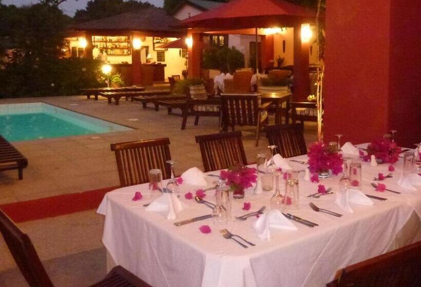 هتل Hibiscus House Gambia