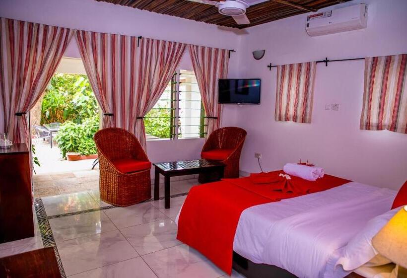 هتل Hibiscus House Gambia