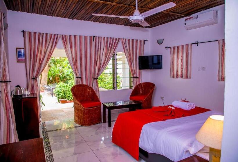 هتل Hibiscus House Gambia