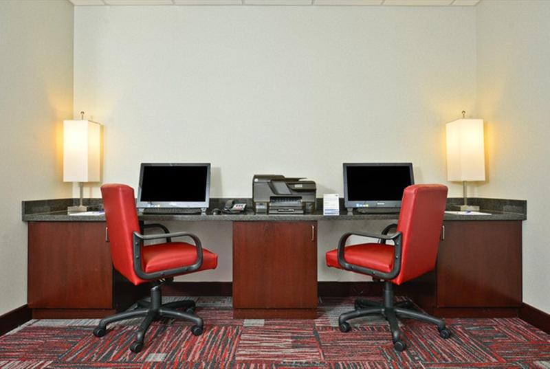 فندق Holiday Inn Express & Suites Utica, An Ihg