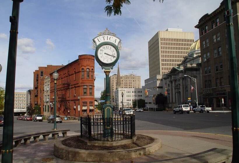 فندق Holiday Inn Express & Suites Utica, An Ihg