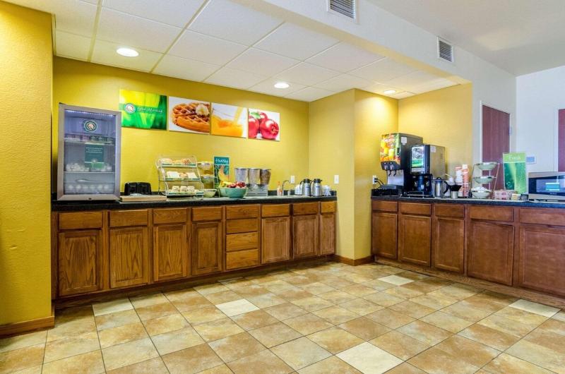 בית מלון כפרי Holiday Inn Express Wichita North   Park City By Ihg