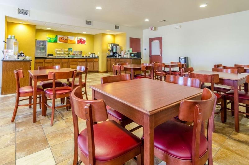 בית מלון כפרי Holiday Inn Express Wichita North   Park City By Ihg