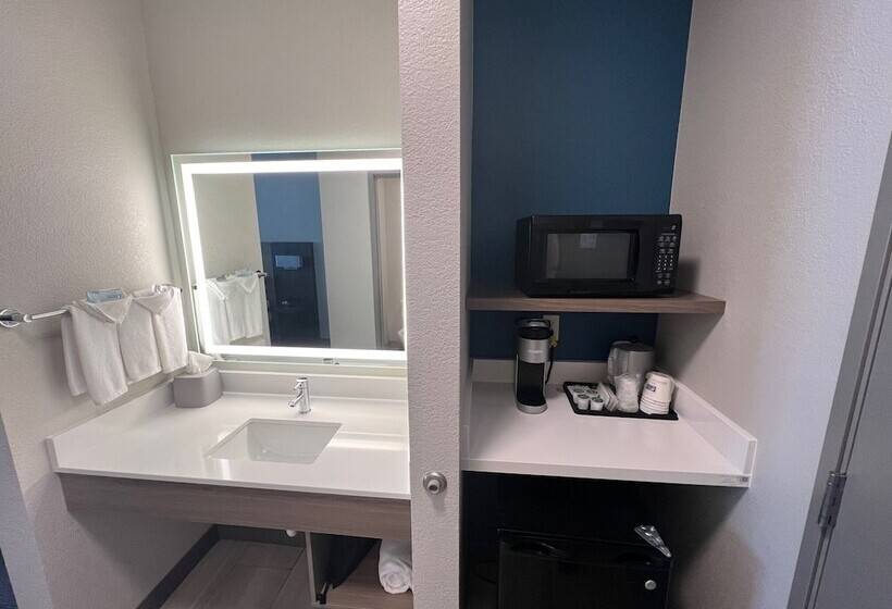 בית מלון כפרי Holiday Inn Express Wichita North   Park City By Ihg