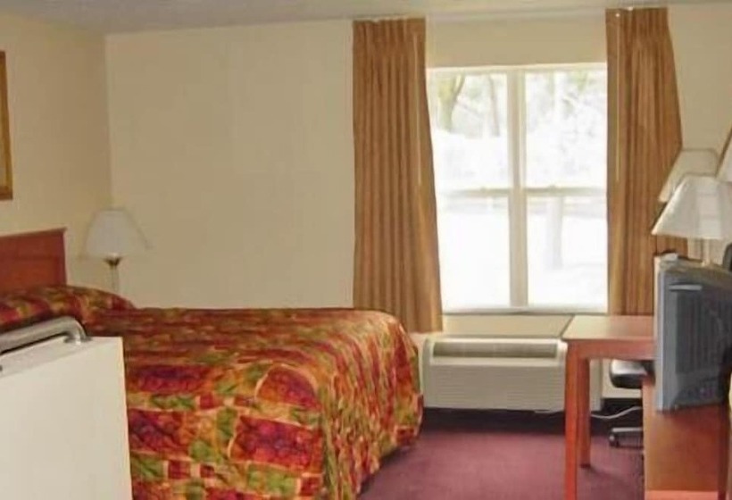 فندق Hometown Inn & Suites