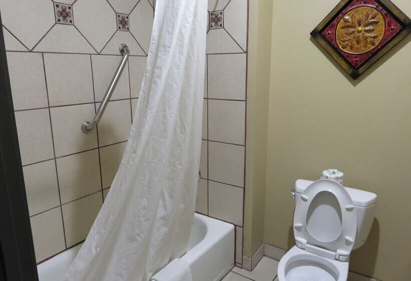 בית מלון כפרי La Hacienda Inn