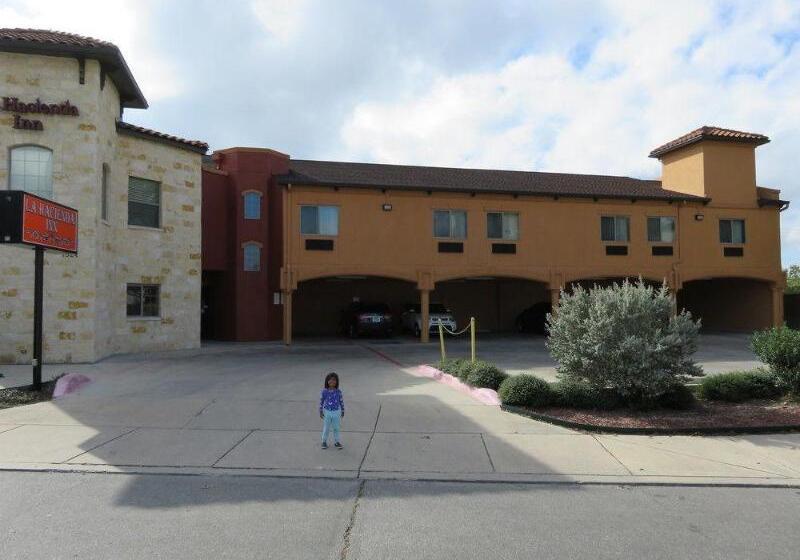 בית מלון כפרי La Hacienda Inn