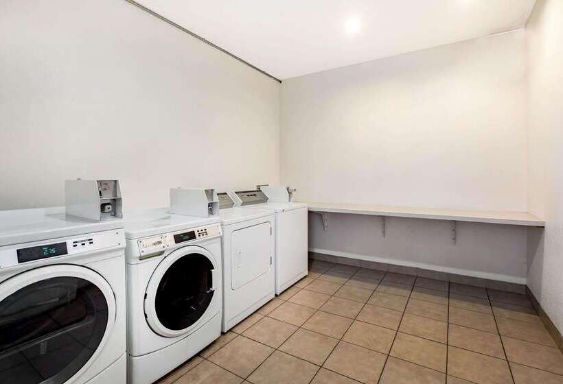 호텔 La Quinta By Wyndham Fowler