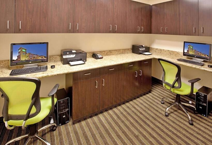 호텔 La Quinta By Wyndham Fowler