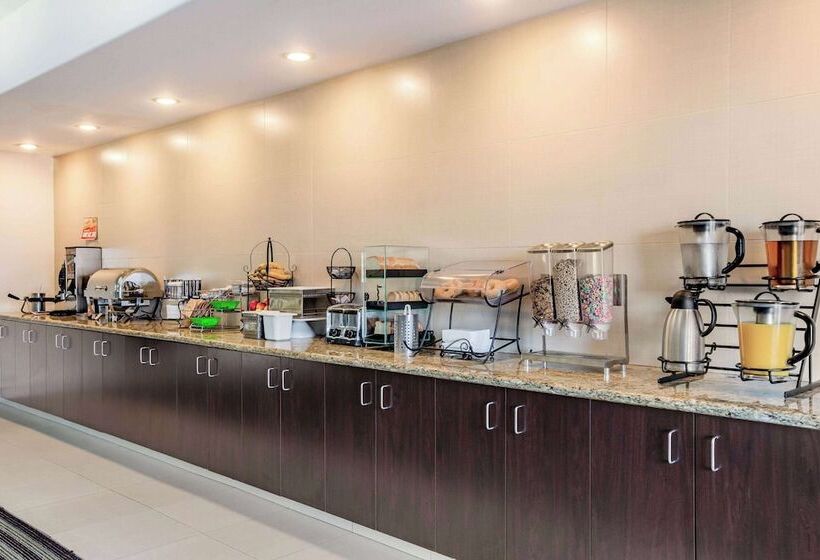 호텔 La Quinta By Wyndham Fowler