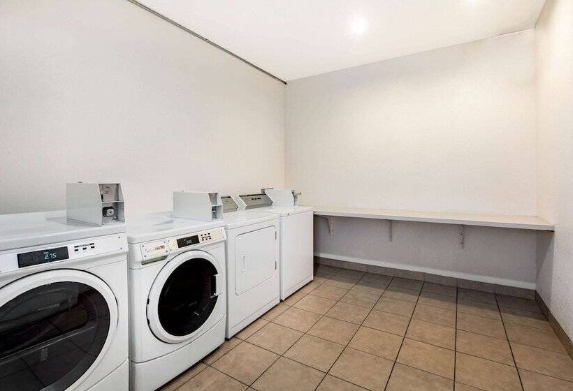 호텔 La Quinta By Wyndham Fowler