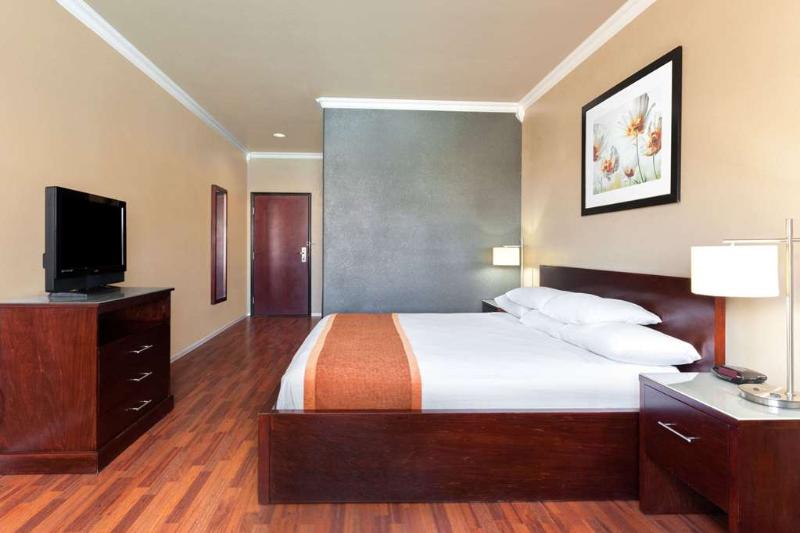 酒店 Lone Star Inn & Suites